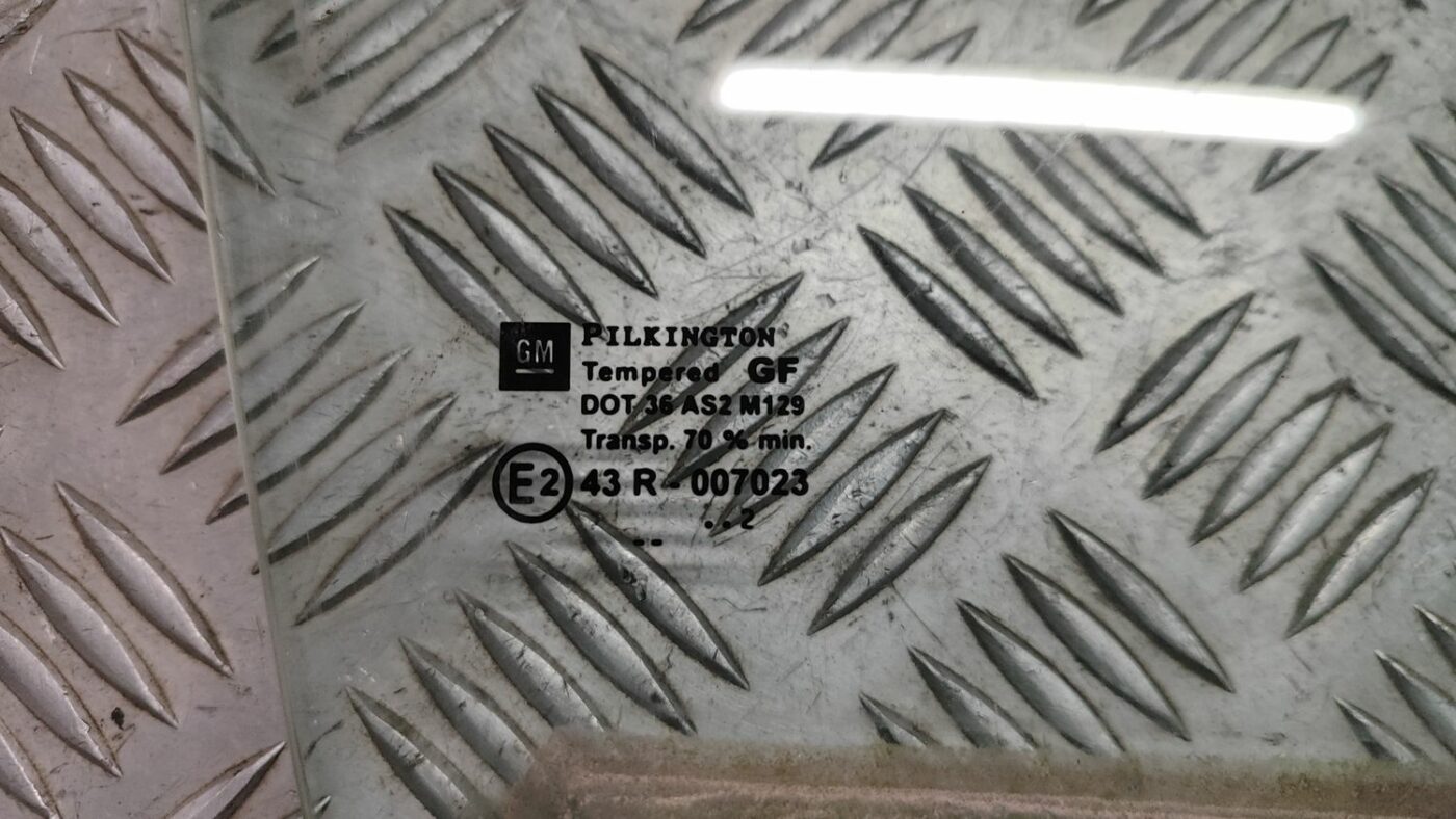 Priekšējo labo durvju stikls priekš OPEL ZAFIRA 2002 2 Priekšējo labo durvju stikls priekš OPEL ZAFIRA 2002