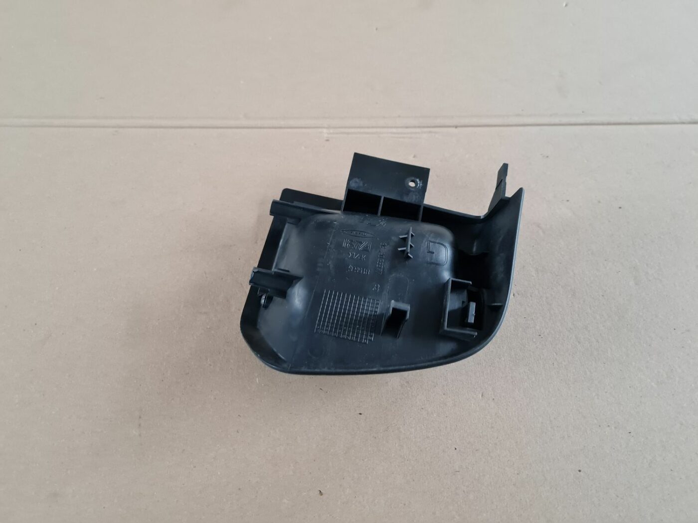 Bagāžnieka nodalījuma rokturis priekš PEUGEOT 307 2003 2 Bagāžnieka nodalījuma rokturis priekš PEUGEOT 307 2003