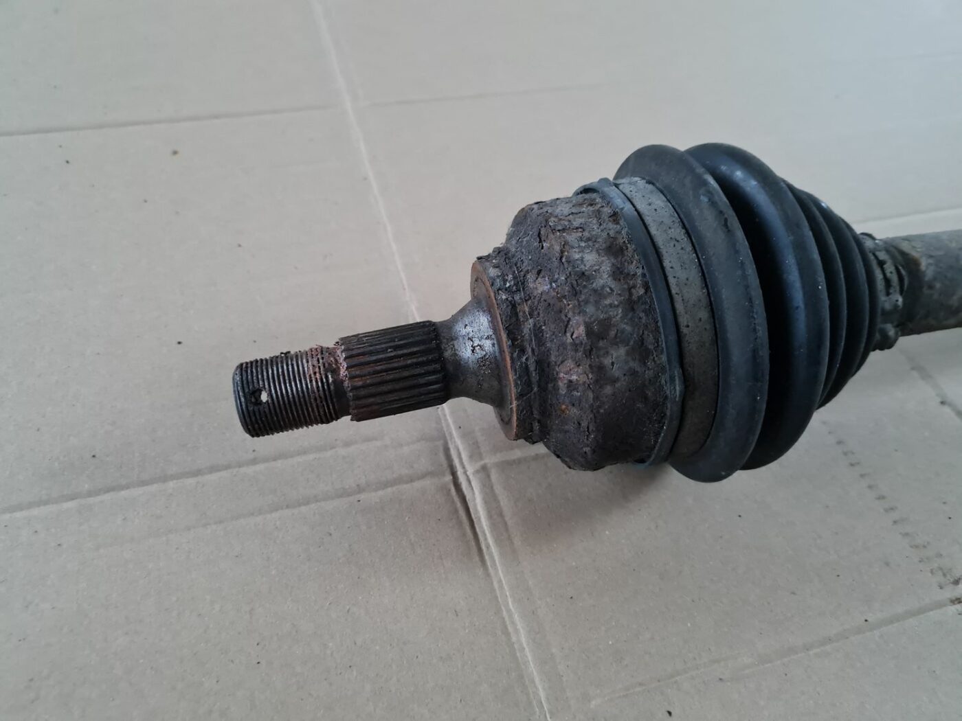 Pusass priekšēja labā priekš PEUGEOT 307 2003 2 Pusass priekšēja labā priekš PEUGEOT 307 2003