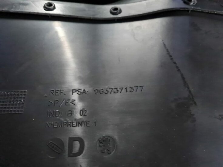Aizmugurējo labo durvju apdare priekš PEUGEOT 307 2003