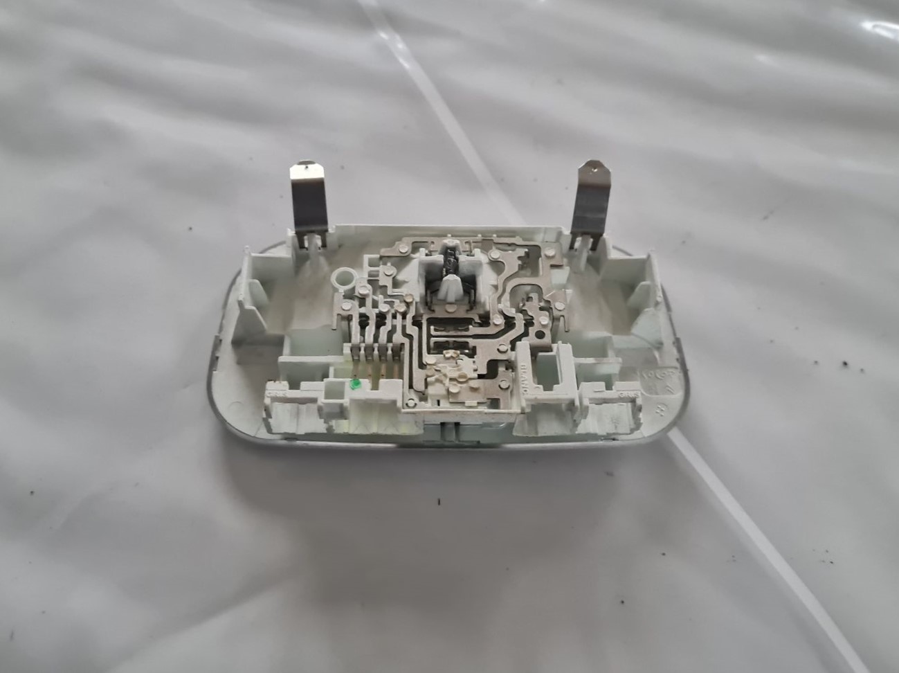 Aizmugurējo sēdvietu apgaismojums priekš CITROEN C4 2006-2 2 Aizmugurējo sēdvietu apgaismojums priekš CITROEN C4 2006-2