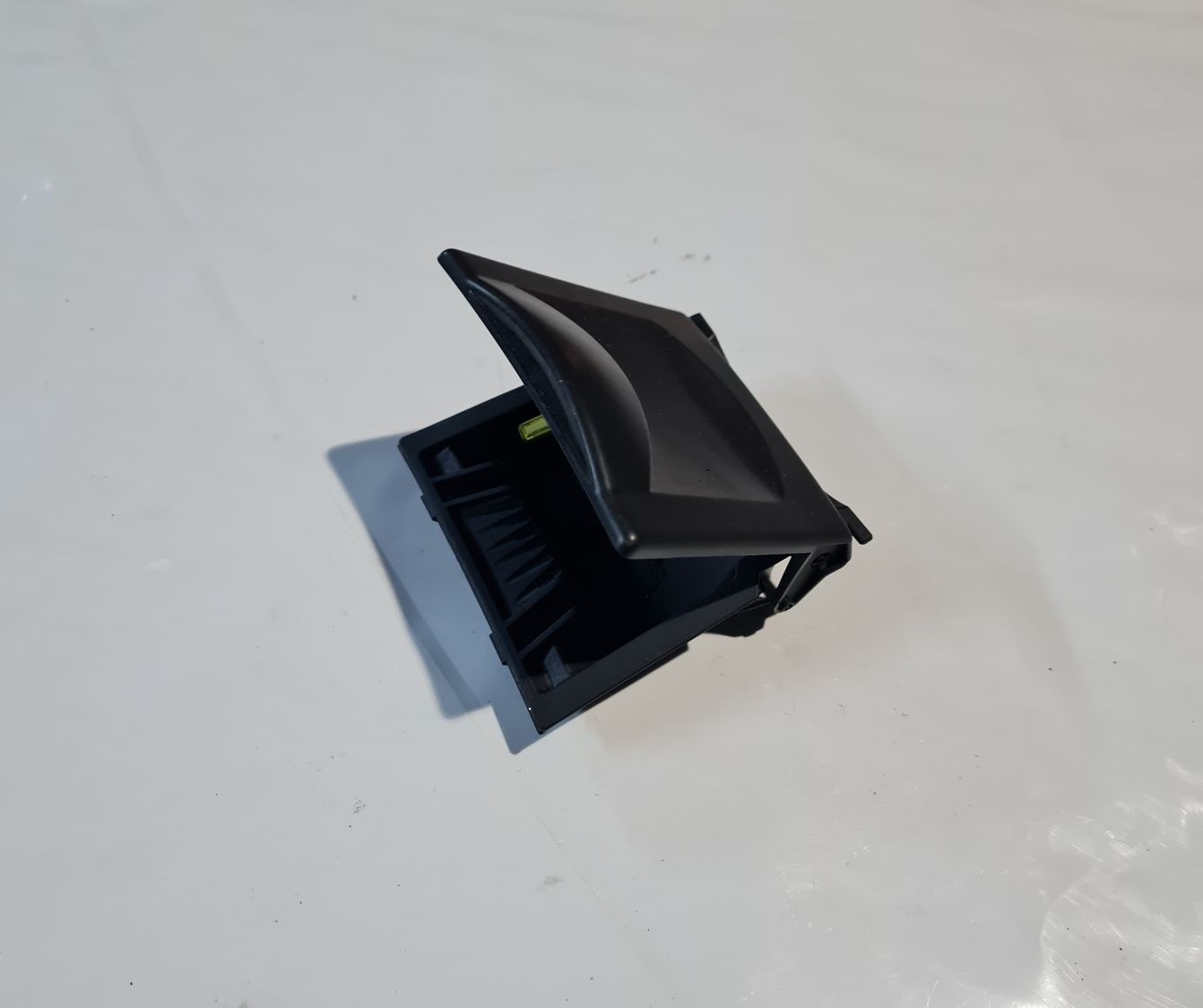 Pelnu trauks priekš CITROEN C4 2006-2 1 Pelnu trauks priekš CITROEN C4 2006-2