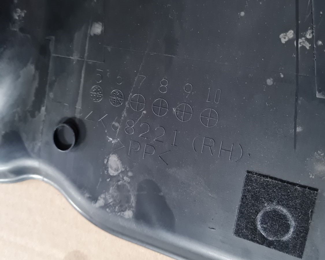 Vidējas salona statnes apdare priekš MAZDA 3 2007 3 Vidējas salona statnes apdare priekš MAZDA 3 2007