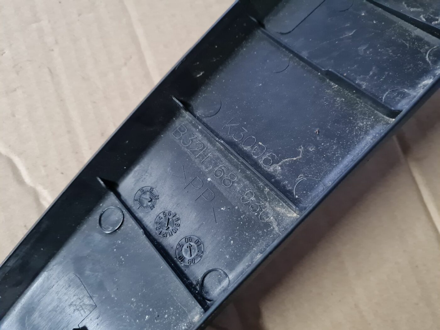 Bagāžnieka vāka apdare priekš MAZDA 3 2007 3 Bagāžnieka vāka apdare priekš MAZDA 3 2007