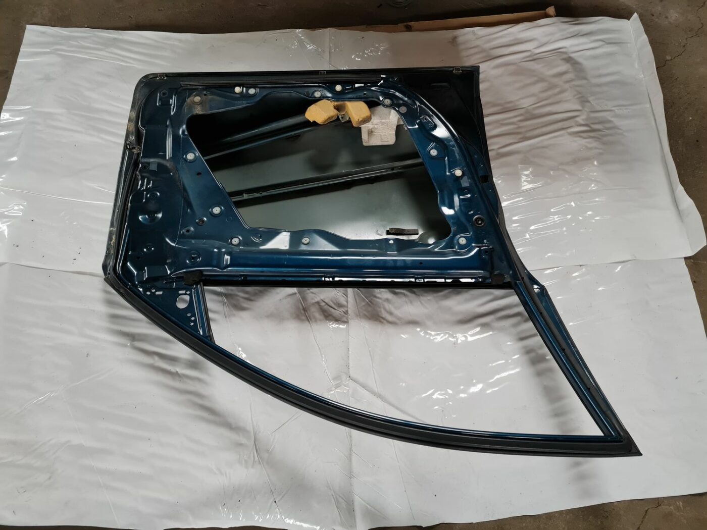 Priekšējās kreisās durvis priekš MAZDA 3 2007 4 Priekšējās kreisās durvis priekš MAZDA 3 2007