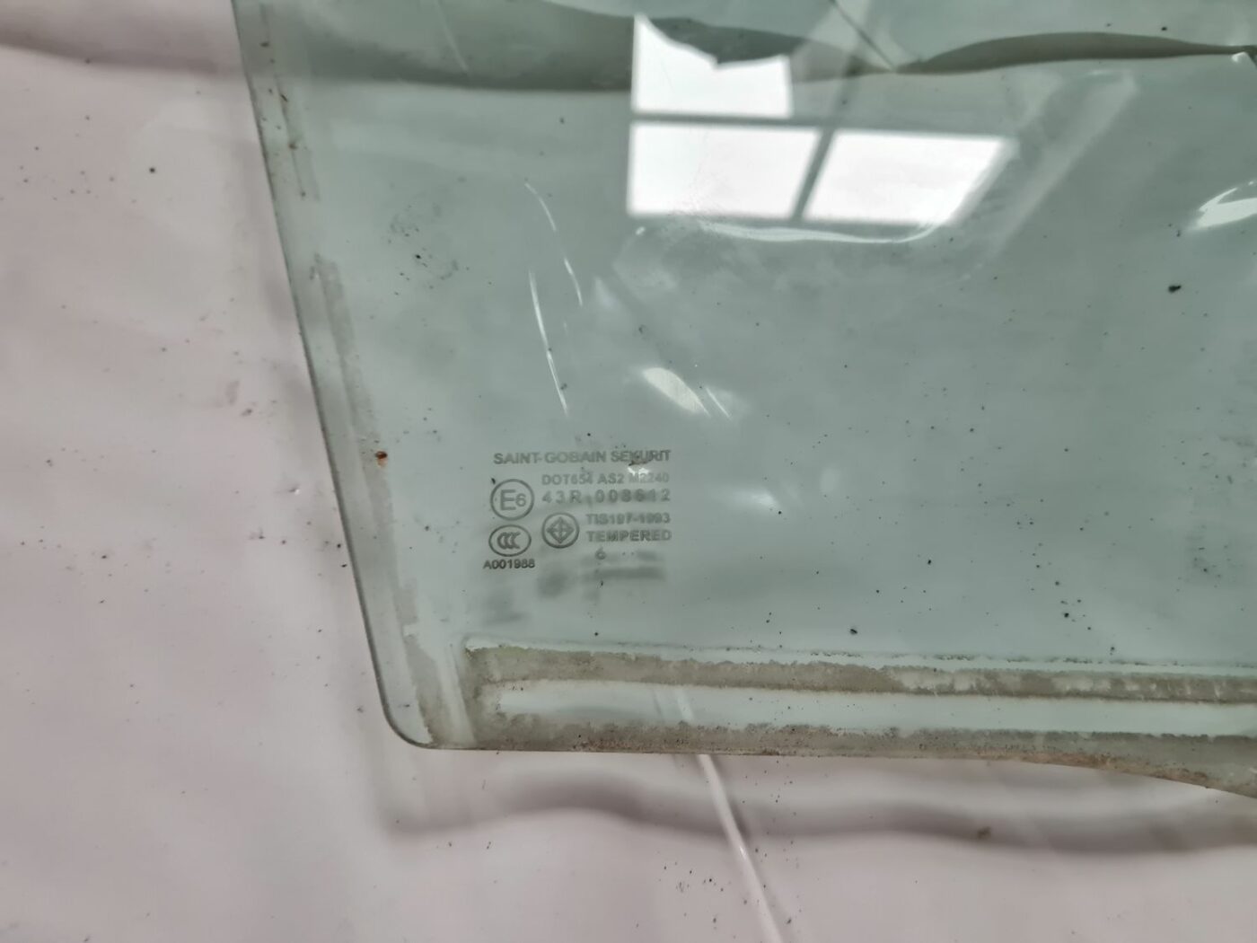 Priekšējo labo durvju stikls priekš MAZDA 3 2007 2 Priekšējo labo durvju stikls priekš MAZDA 3 2007