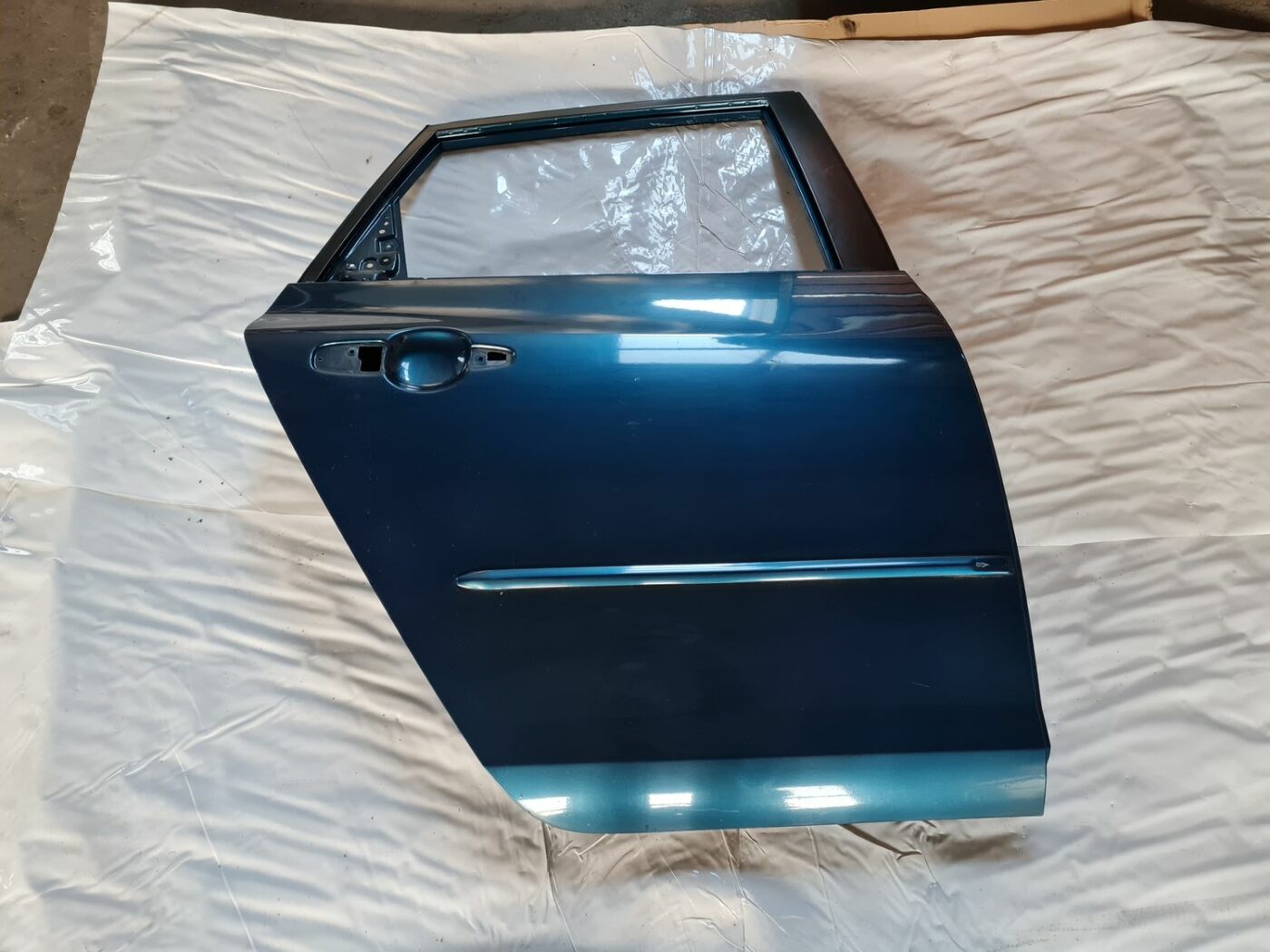 Aizmugurējās labās durvis priekš MAZDA 3 2007 1 Aizmugurējās labās durvis priekš MAZDA 3 2007