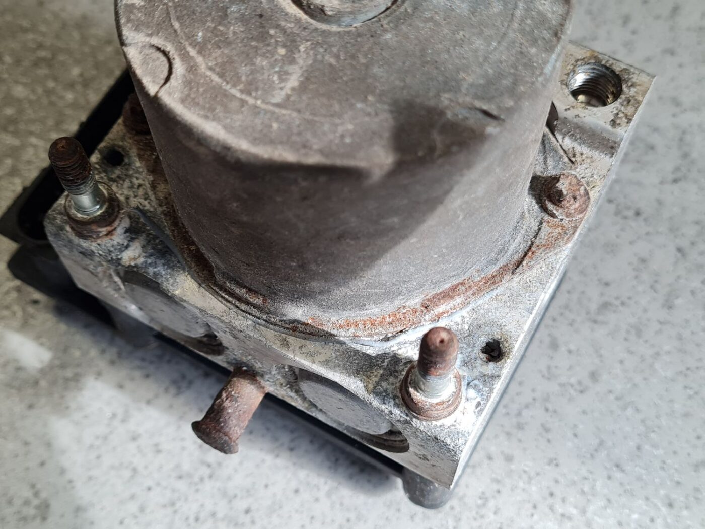 ABS bloks priekš PEUGEOT 307 2003 4 ABS bloks priekš PEUGEOT 307 2003