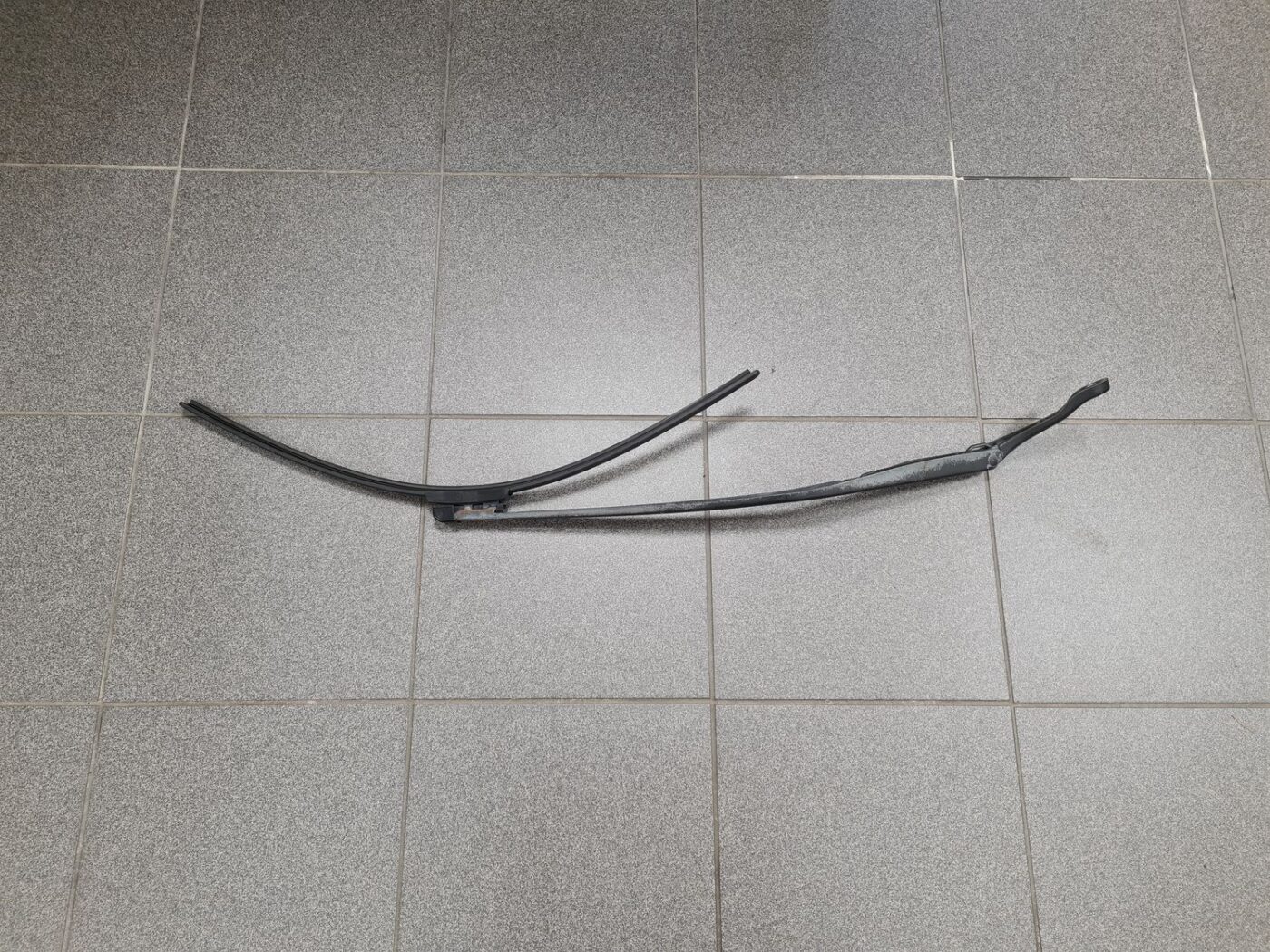 Vējstikla slotu turētājs priekš CITROEN C4 2006-2 1 Vējstikla slotu turētājs priekš CITROEN C4 2006-2