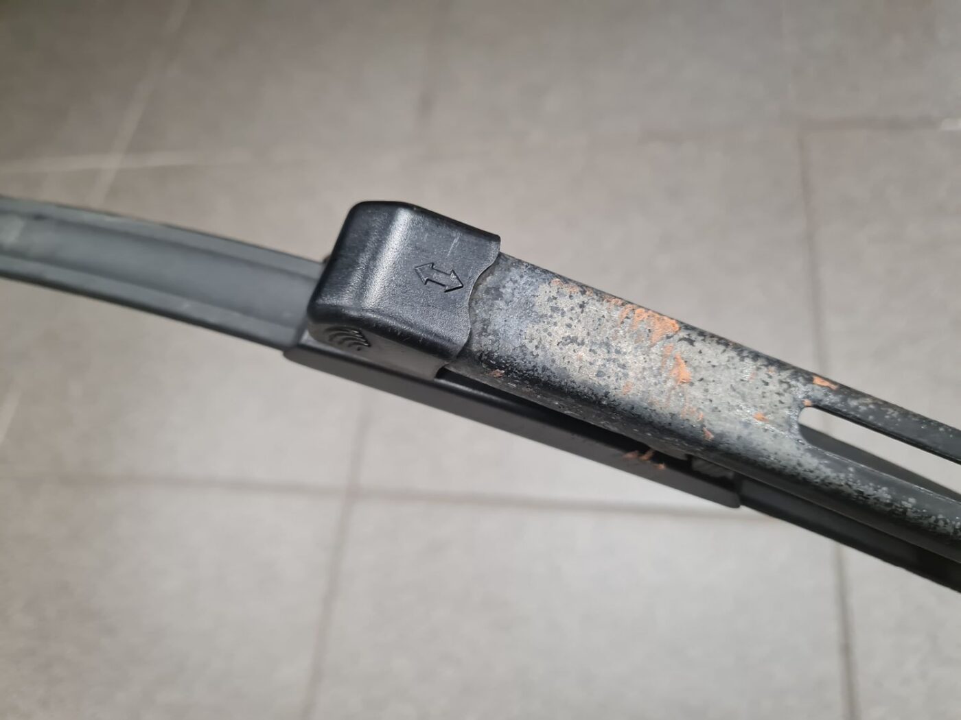 Vējstikla slotu turētājs priekš CITROEN C4 2006-2 7 Vējstikla slotu turētājs priekš CITROEN C4 2006-2