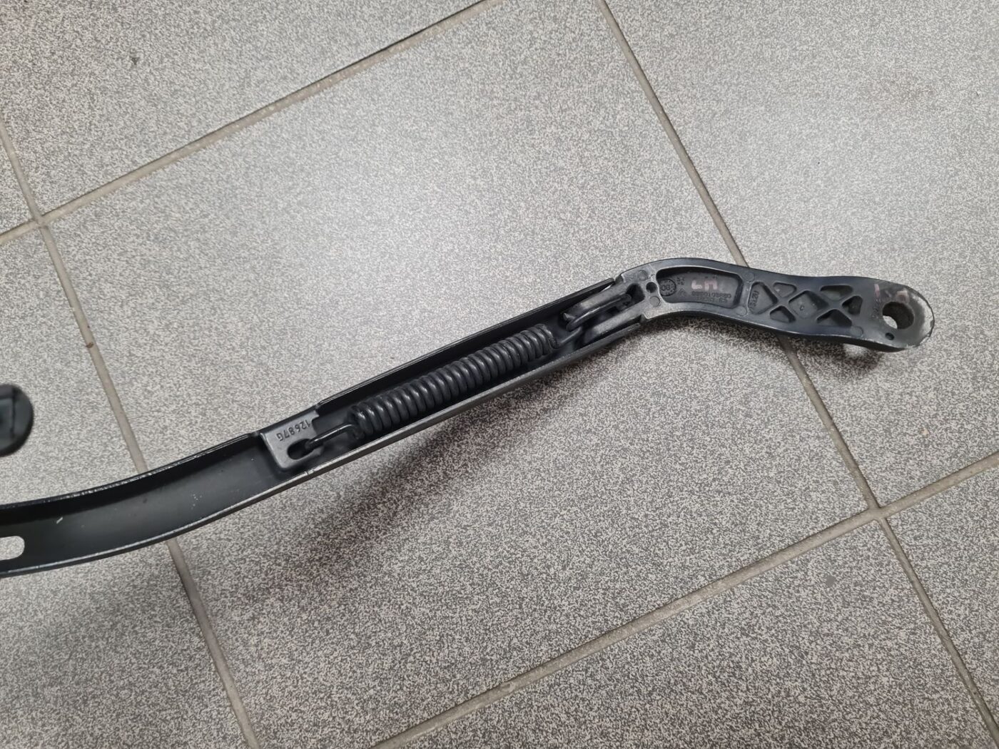 Vējstikla slotu turētājs priekš CITROEN C4 2006-2 4 Vējstikla slotu turētājs priekš CITROEN C4 2006-2