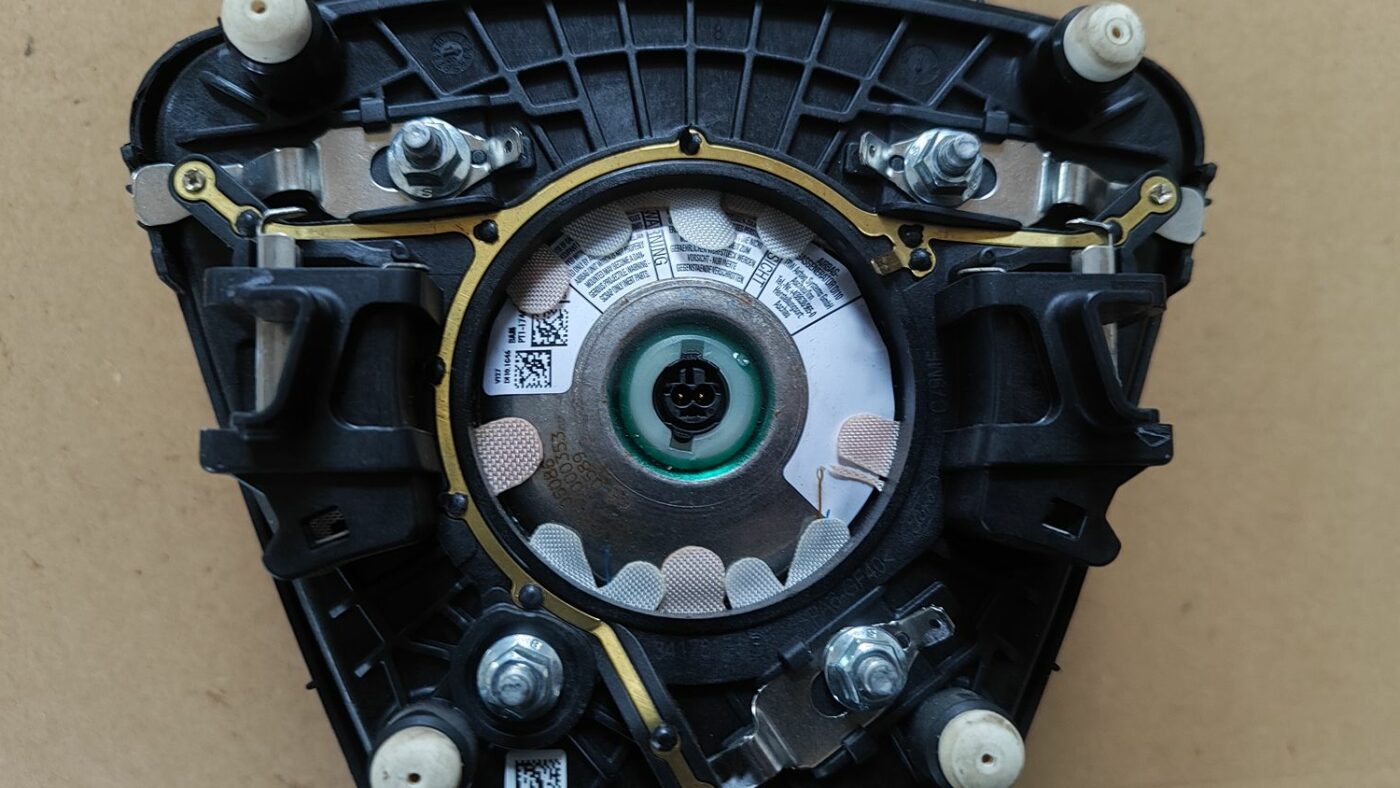 Stūres drošības spilvens priekš FORD FOCUS 2016 UNIVERSAL 4 Stūres drošības spilvens priekš FORD FOCUS 2016 UNIVERSAL