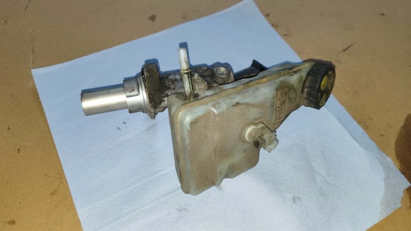 Bremžu pastiprinātāja galvenais cilindrs priekš FORD FOCUS 2016 UNIVERSAL 7 Bremžu pastiprinātāja galvenais cilindrs priekš FORD FOCUS 2016 UNIVERSAL