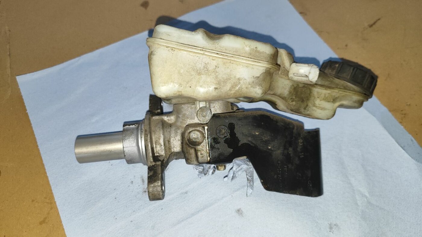 Bremžu pastiprinātāja galvenais cilindrs priekš FORD FOCUS 2016 UNIVERSAL 5 Bremžu pastiprinātāja galvenais cilindrs priekš FORD FOCUS 2016 UNIVERSAL