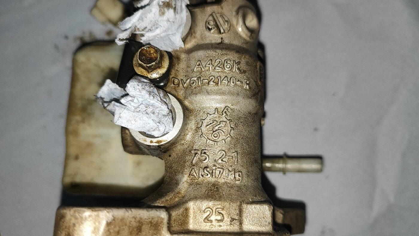 Bremžu pastiprinātāja galvenais cilindrs priekš FORD FOCUS 2016 UNIVERSAL 4 Bremžu pastiprinātāja galvenais cilindrs priekš FORD FOCUS 2016 UNIVERSAL