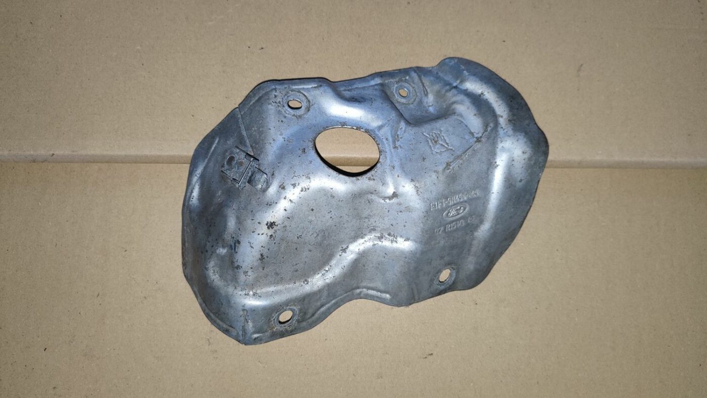 Karstuma aizsargs (mazs) priekš FORD FOCUS 2016 UNIVERSAL 2 Karstuma aizsargs (mazs) priekš FORD FOCUS 2016 UNIVERSAL