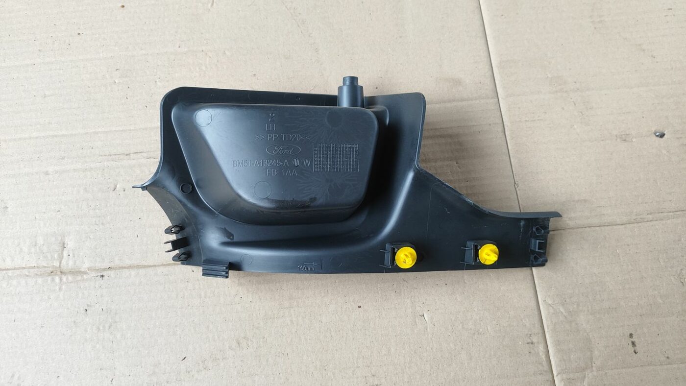 Sliekšņa aizmugurēja kreisa uzlika (salonā) priekš FORD FOCUS 2016 UNIVERSAL 4 Sliekšņa aizmugurēja kreisa uzlika (salonā) priekš FORD FOCUS 2016 UNIVERSAL