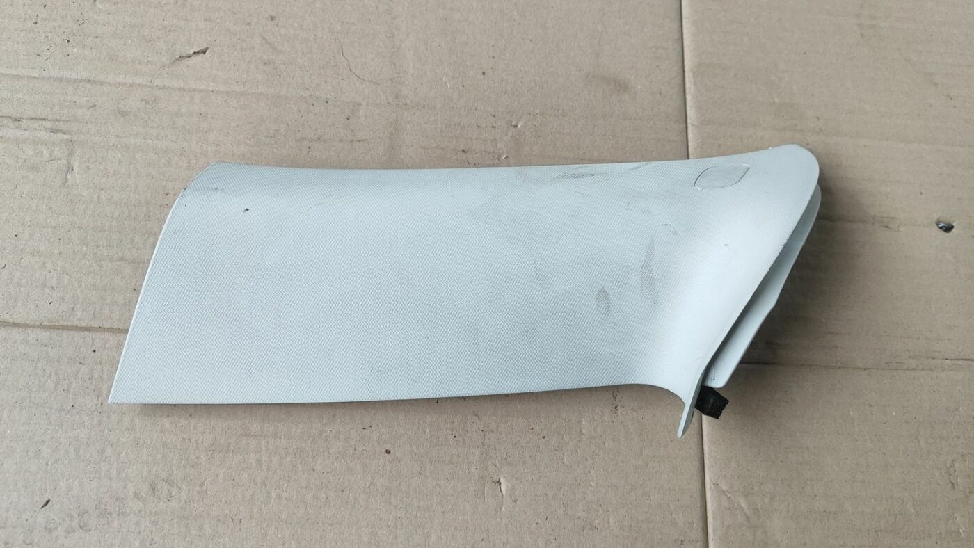 Bagažnieka nodalījuma statnes apdare priekš FORD FOCUS 2016 UNIVERSAL 2 Bagažnieka nodalījuma statnes apdare priekš FORD FOCUS 2016 UNIVERSAL