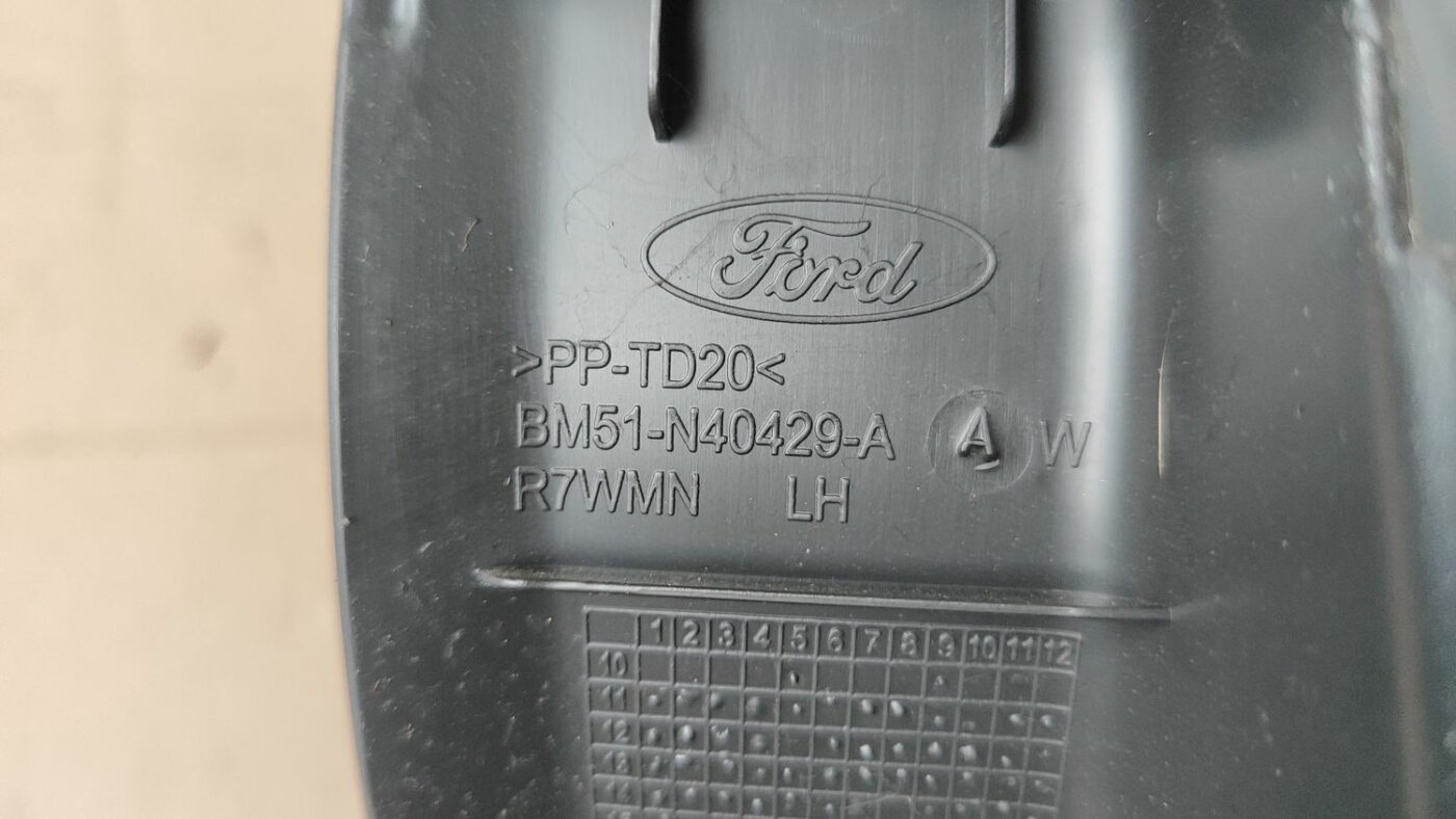 Bagažnieka nodalījuma sliekšņa uzlika priekš FORD FOCUS 2016 UNIVERSAL 3 Bagažnieka nodalījuma sliekšņa uzlika priekš FORD FOCUS 2016 UNIVERSAL