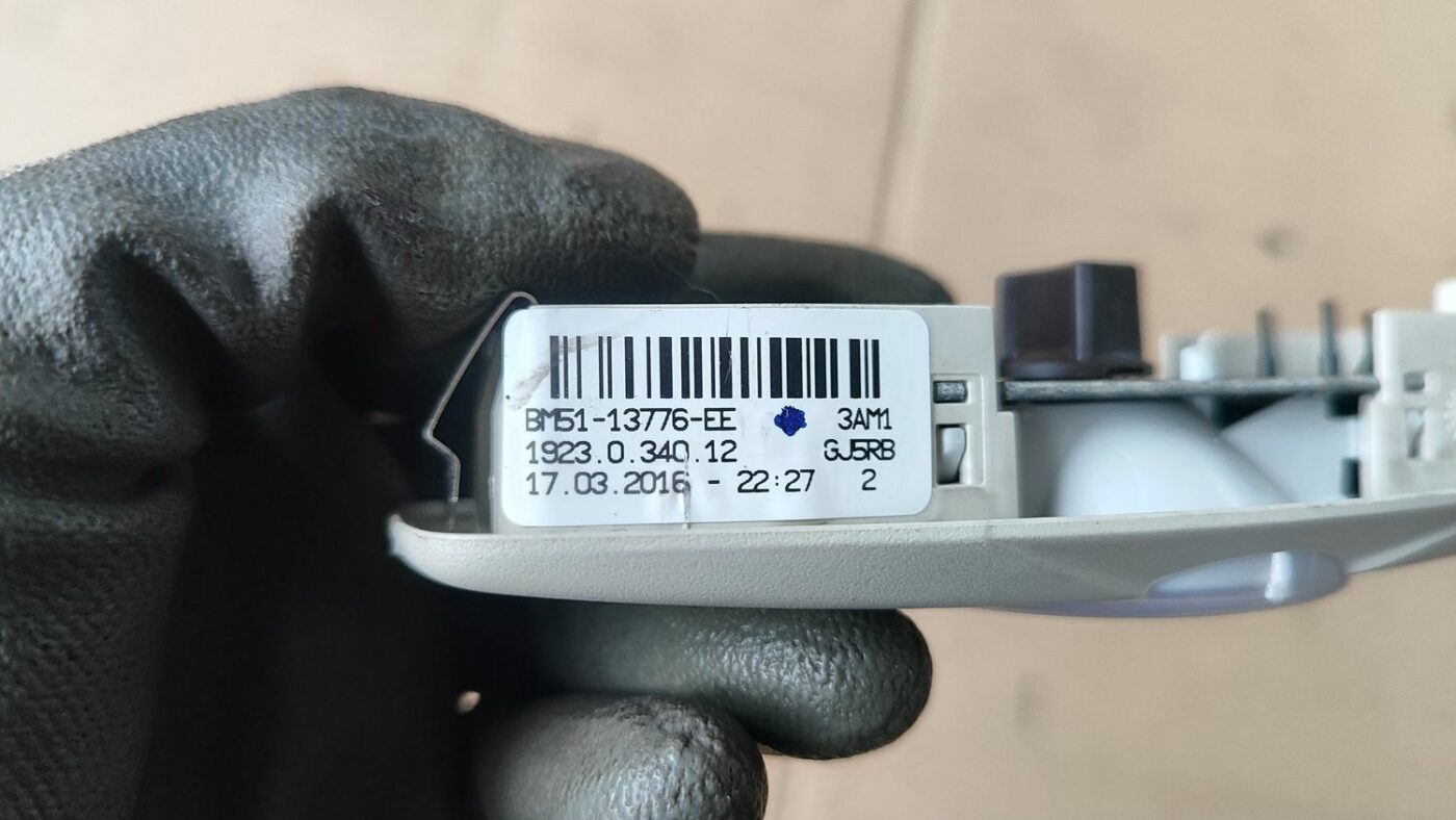 Aizmugurējo sēdvietu apgaismojums priekš FORD FOCUS 2016 UNIVERSAL 3 Aizmugurējo sēdvietu apgaismojums priekš FORD FOCUS 2016 UNIVERSAL