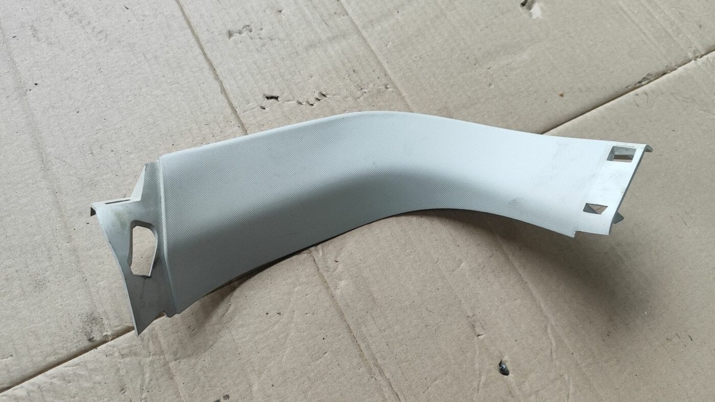 Bagāžnieka vāka apdare priekš FORD FOCUS 2016 UNIVERSAL 2 Bagāžnieka vāka apdare priekš FORD FOCUS 2016 UNIVERSAL