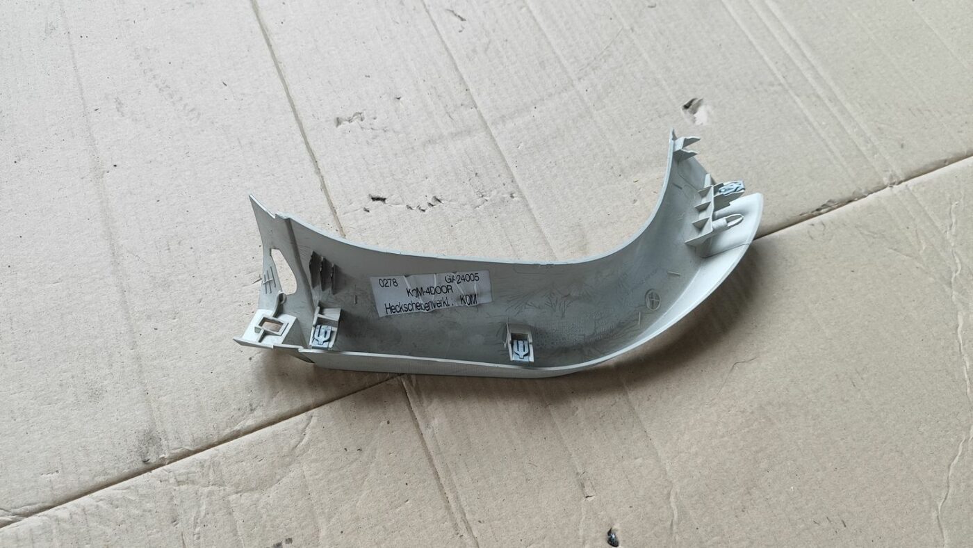 Bagāžnieka vāka apdare priekš FORD FOCUS 2016 UNIVERSAL 5 Bagāžnieka vāka apdare priekš FORD FOCUS 2016 UNIVERSAL