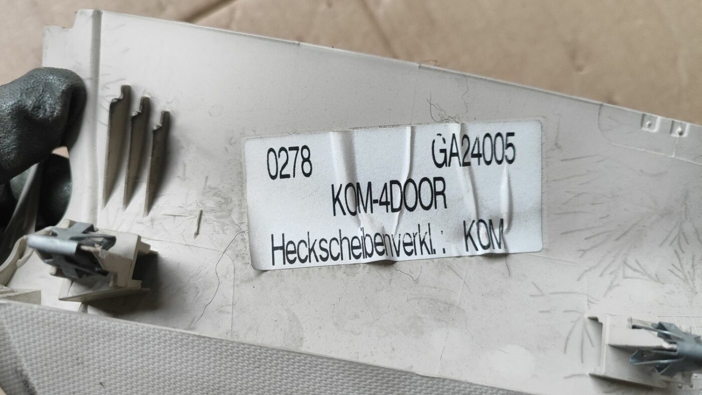 Bagāžnieka vāka apdare priekš FORD FOCUS 2016 UNIVERSAL 4 Bagāžnieka vāka apdare priekš FORD FOCUS 2016 UNIVERSAL