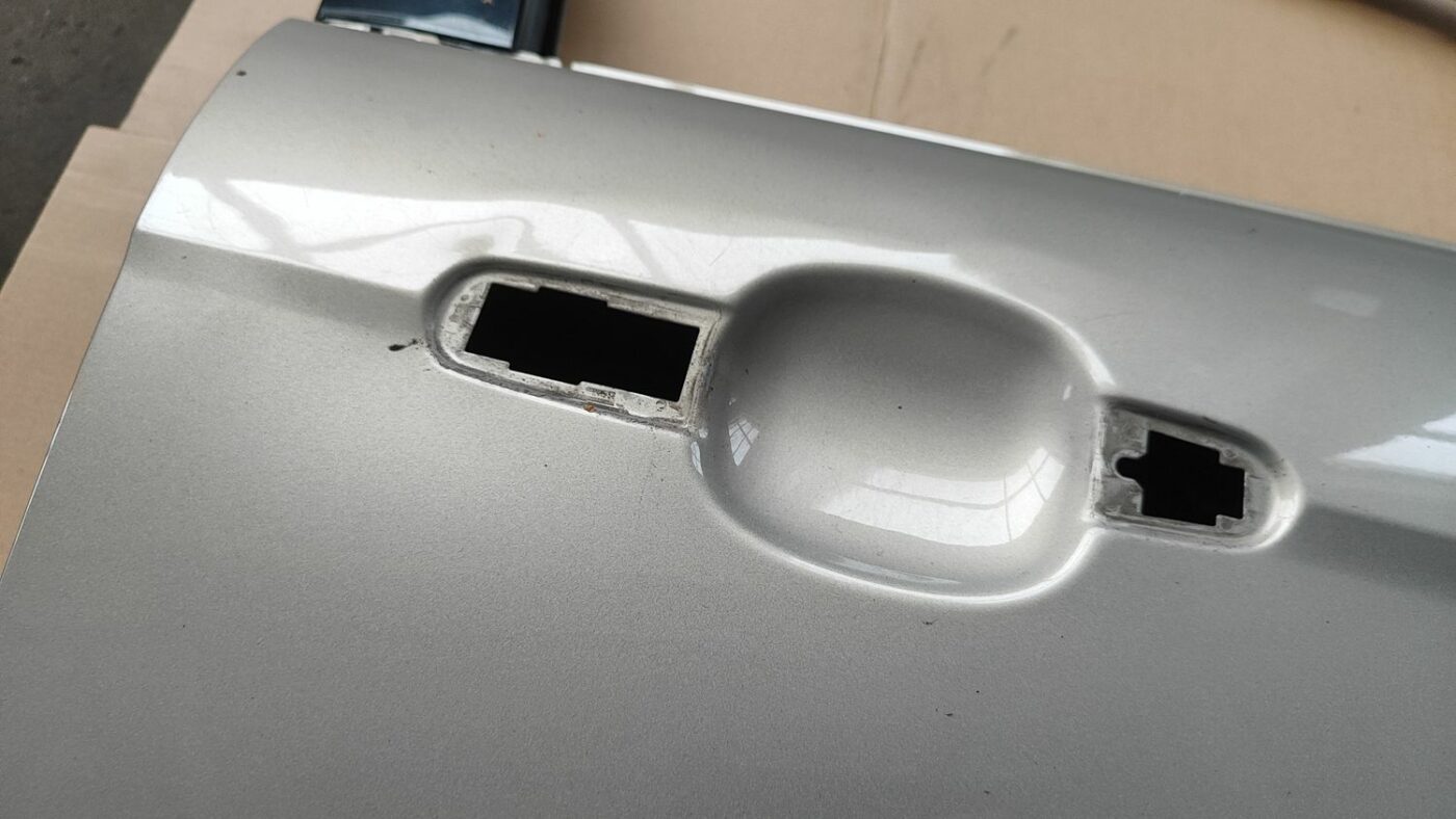 Priekšējās labās durvis priekš FORD FOCUS 2016 UNIVERSAL 2 Priekšējās labās durvis priekš FORD FOCUS 2016 UNIVERSAL