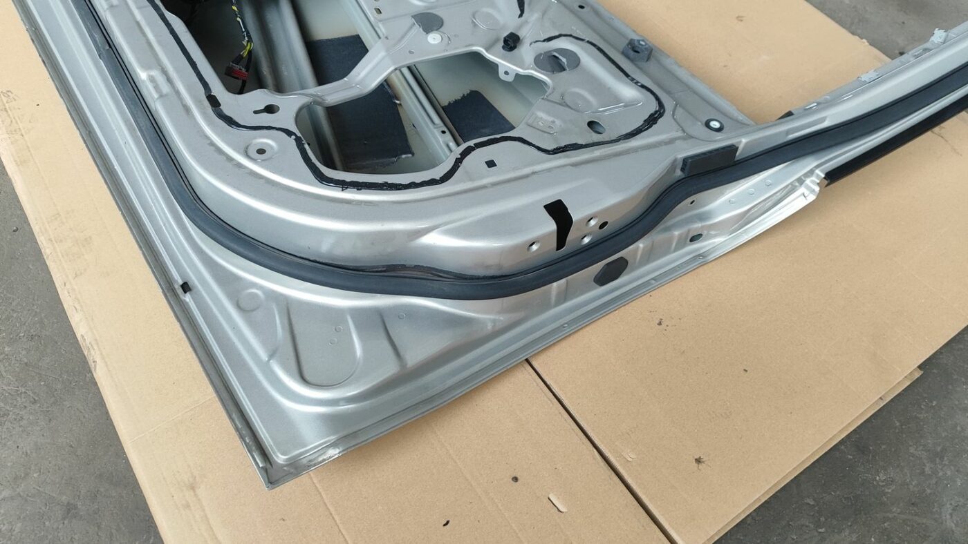 Priekšējās labās durvis priekš FORD FOCUS 2016 UNIVERSAL 6 Priekšējās labās durvis priekš FORD FOCUS 2016 UNIVERSAL