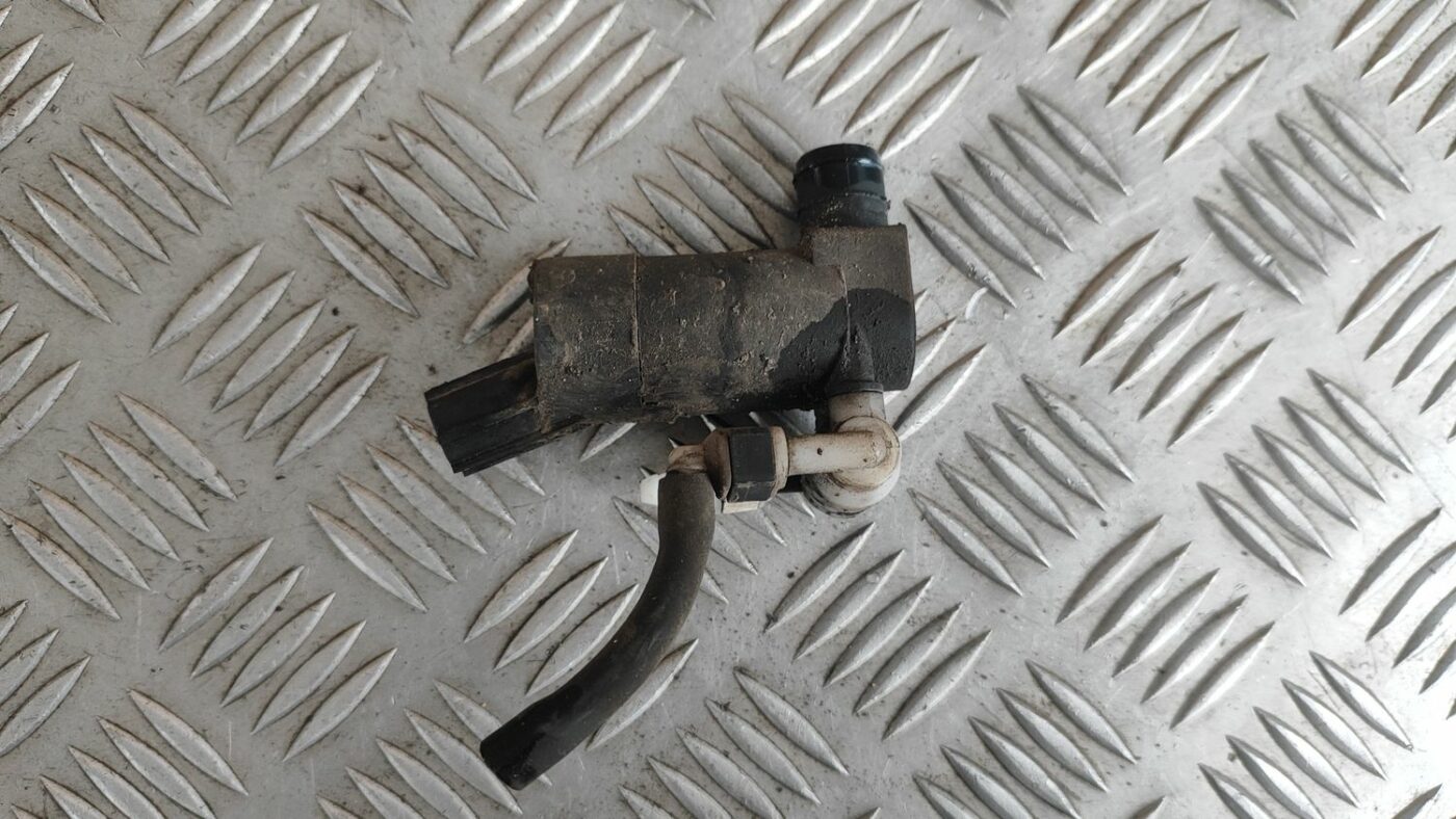 Mazgātāja šķidruma sūknis priekš FORD FOCUS 2016 UNIVERSAL 2 Mazgātāja šķidruma sūknis priekš FORD FOCUS 2016 UNIVERSAL