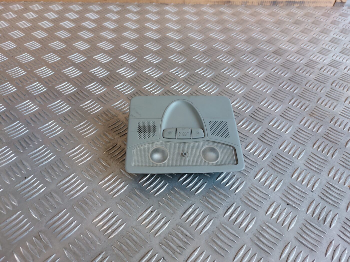 Salona apgaismojuma panelis priekš HONDA CIVIC 2006 1 Salona apgaismojuma panelis priekš HONDA CIVIC 2006