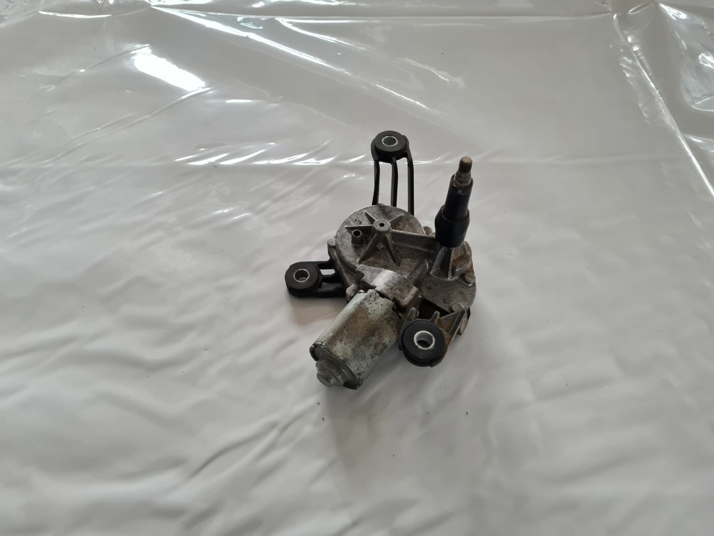 Aizmugurējā stikla tīrītāja motors priekš OPEL VECTRA C 2006 1 Aizmugurējā stikla tīrītāja motors priekš OPEL VECTRA C 2006