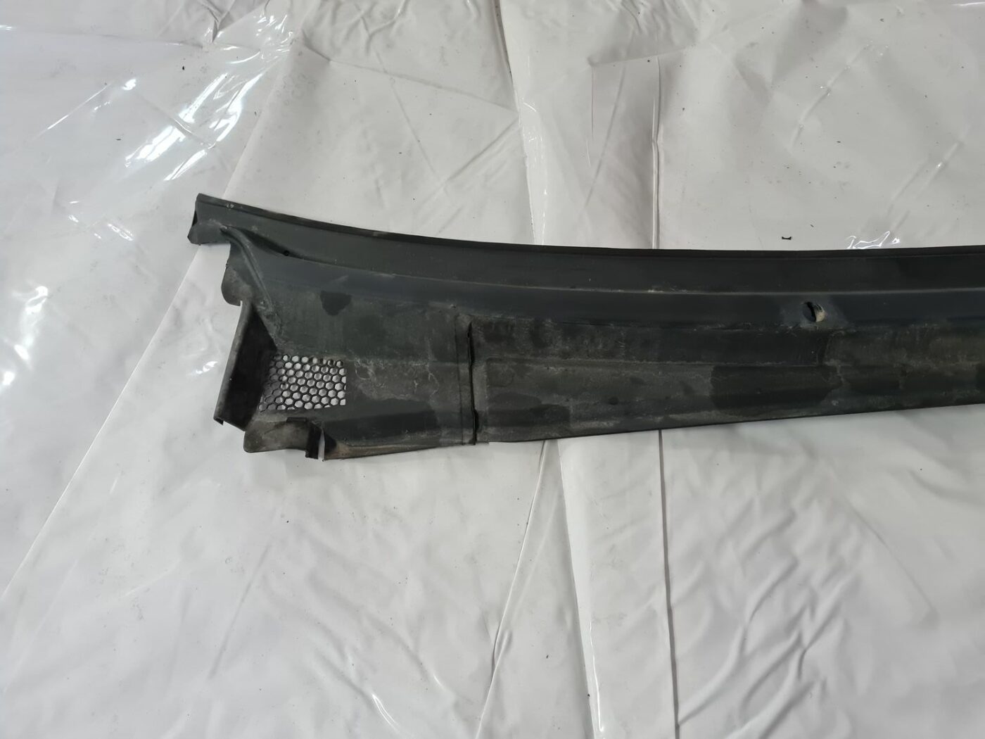 Vējstikla uzlikas (deflektora) režģis priekš OPEL VECTRA C 2006 2 Vējstikla uzlikas (deflektora) režģis priekš OPEL VECTRA C 2006