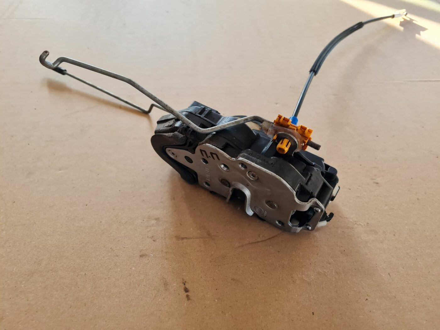 Priekšējo labo durvju slēdzene priekš OPEL ASTRA J 2013 2 Priekšējo labo durvju slēdzene priekš OPEL ASTRA J 2013