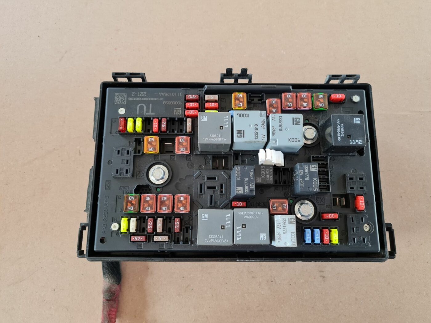 Drošinātāju bloks priekš OPEL ASTRA J 2013 5 Drošinātāju bloks priekš OPEL ASTRA J 2013