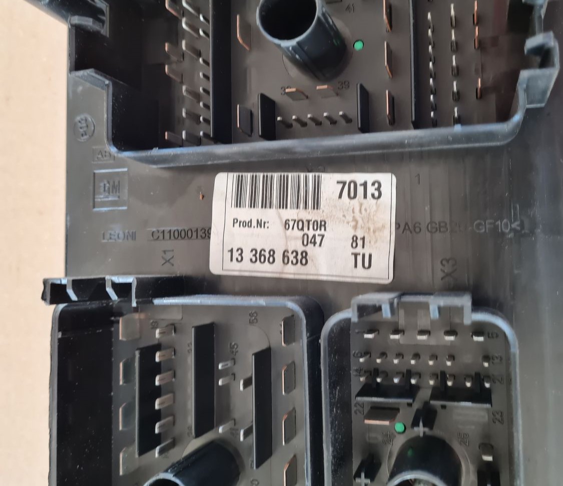 Drošinātāju bloks priekš OPEL ASTRA J 2013 3 Drošinātāju bloks priekš OPEL ASTRA J 2013