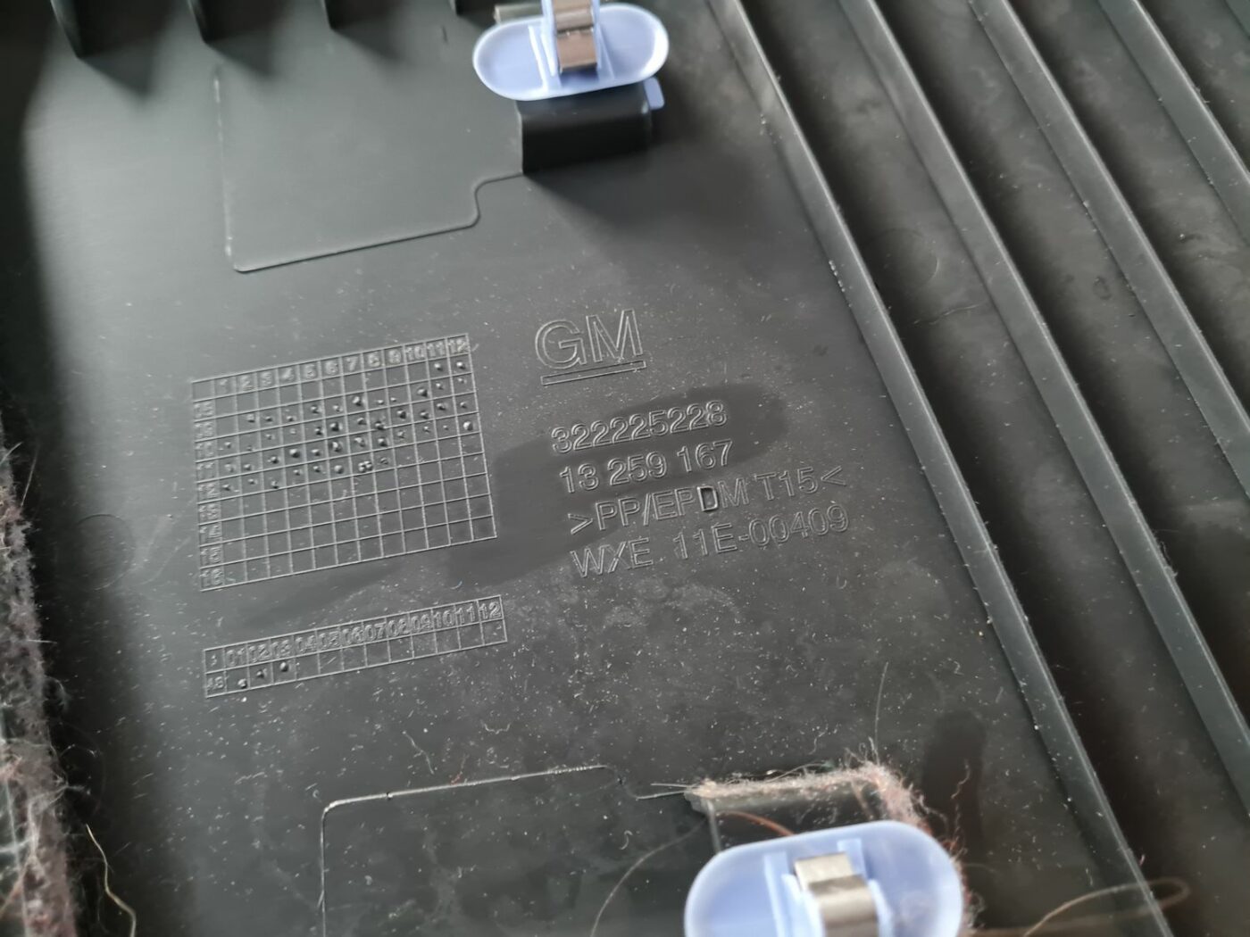 Vidējas salona statnes apdare priekš OPEL ASTRA J 2013 3 Vidējas salona statnes apdare priekš OPEL ASTRA J 2013