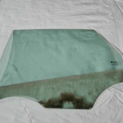 Aizmugurējo kreiso durvju stikls priekš OPEL ASTRA J 2013