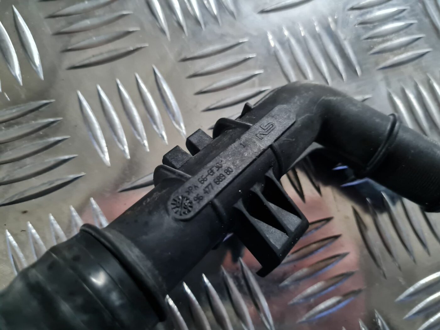 Dzesēšanas caurule priekš FORD FOCUS C-MAX 2004 3 Dzesēšanas caurule priekš FORD FOCUS C-MAX 2004