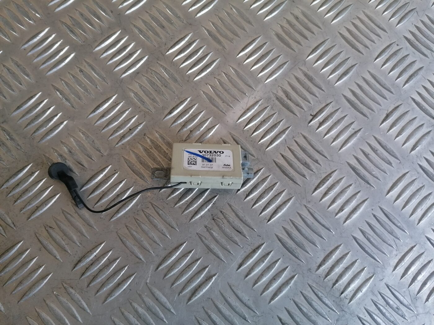 Antenas pastiprinātāja bloks priekš VOLVO C30 2008 SILVER 1 Antenas pastiprinātāja bloks priekš VOLVO C30 2008 SILVER