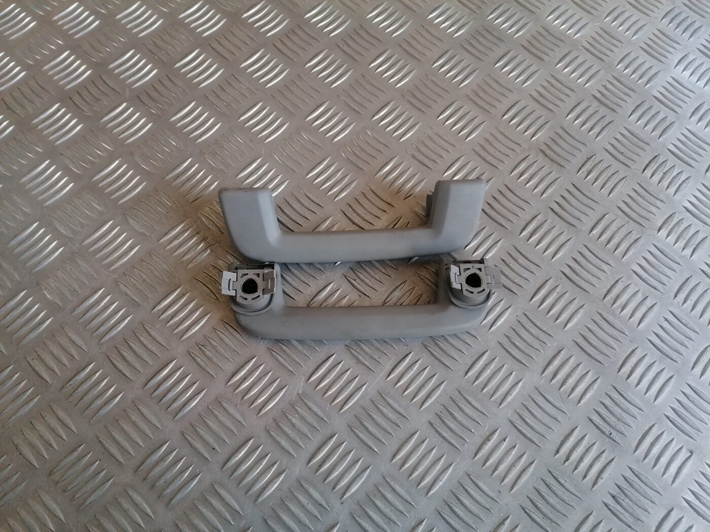 Salona rokturis griestos priekš VOLVO C30 2008 SILVER 1 Salona rokturis griestos priekš VOLVO C30 2008 SILVER