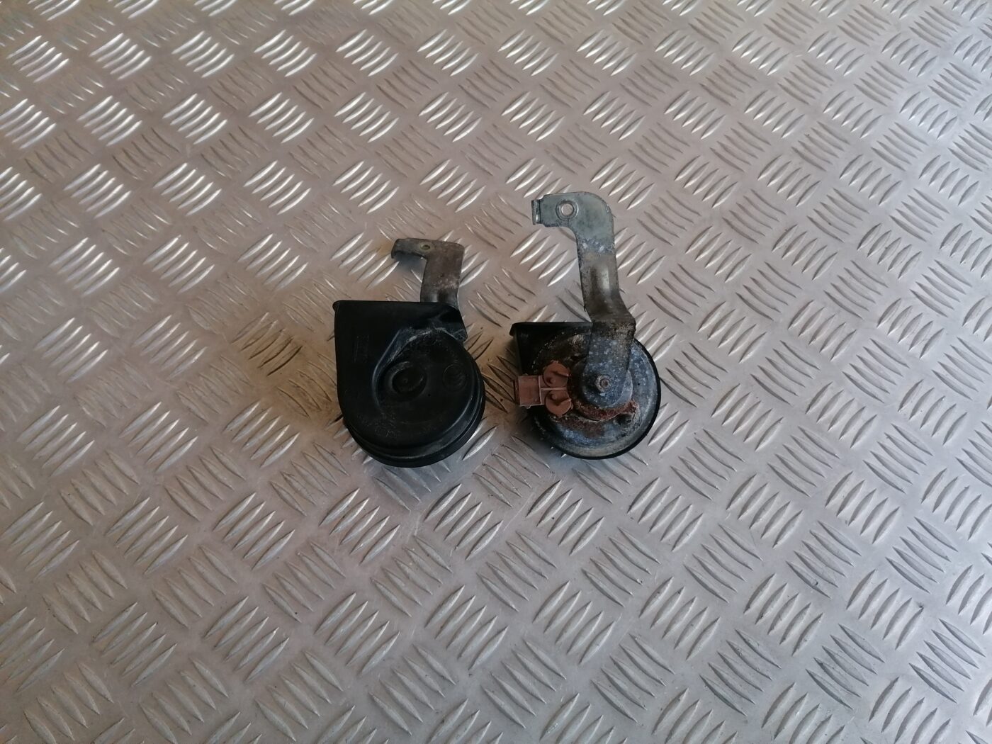 Skaņas signāls priekš VOLVO C30 2008 SILVER 1 Skaņas signāls priekš VOLVO C30 2008 SILVER