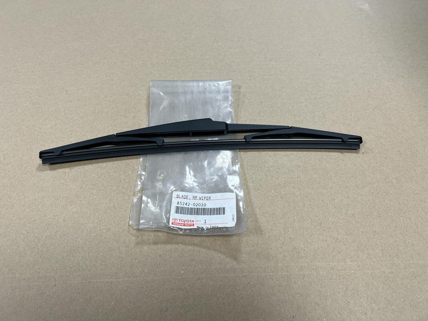 Aizmugurējā loga tīrītāja slotiņa priekš TOYOTA COROLLA 1 Aizmugurējā loga tīrītāja slotiņa priekš TOYOTA COROLLA