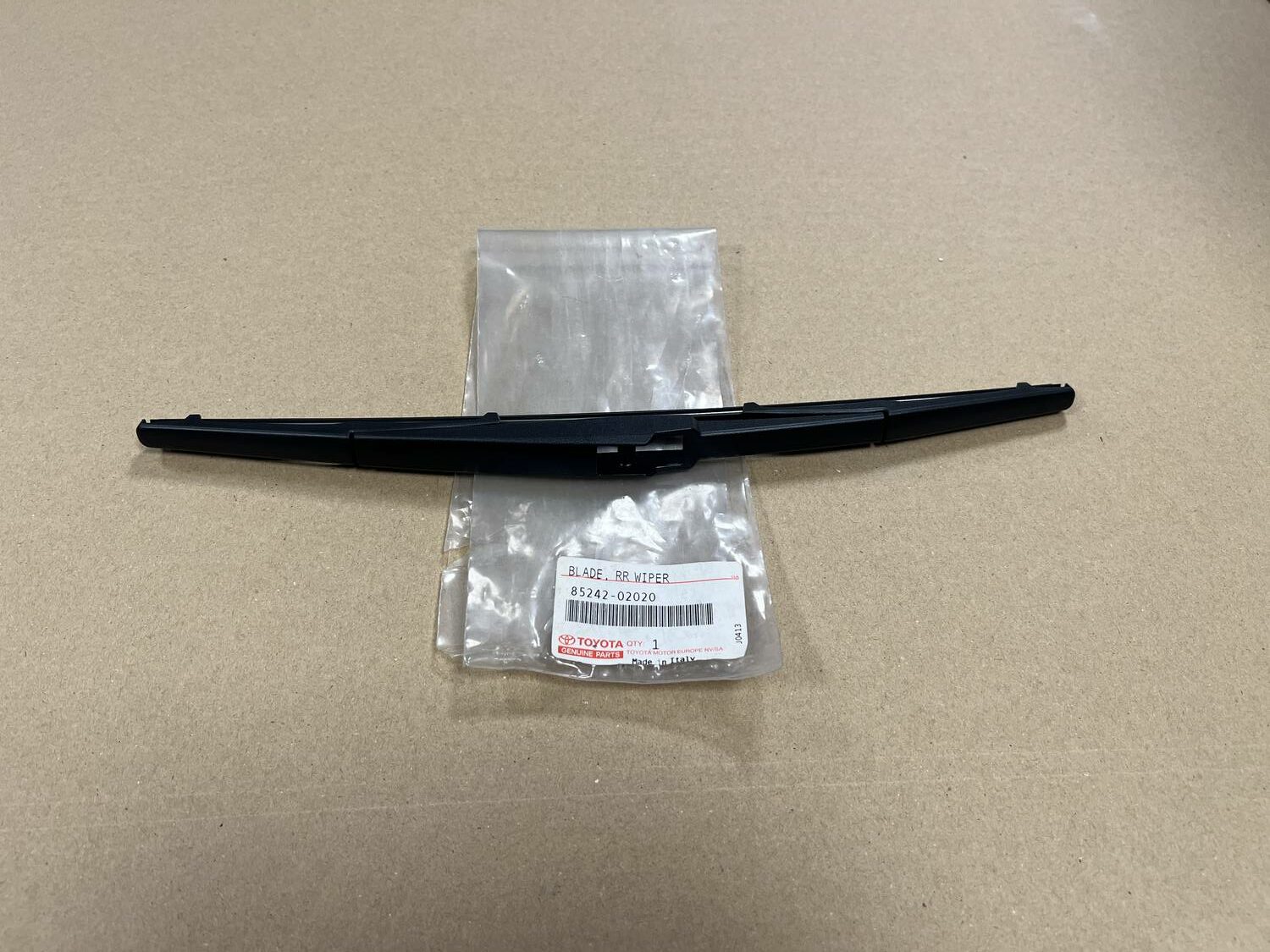 Aizmugurējā loga tīrītāja slotiņa priekš TOYOTA COROLLA 3 Aizmugurējā loga tīrītāja slotiņa priekš TOYOTA COROLLA