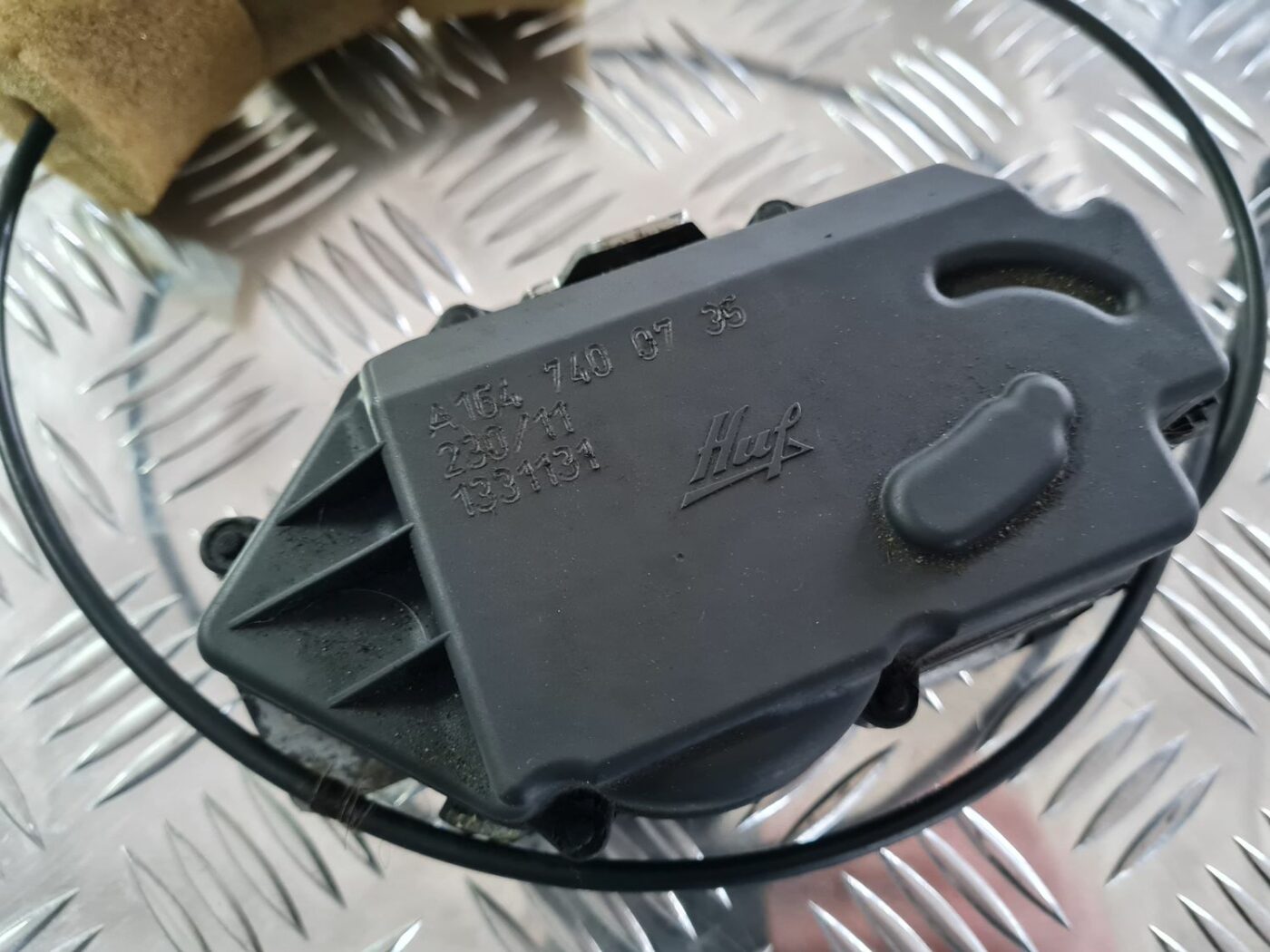 Bagāžnieka vāka slēdzene priekš MERCEDES BENZ ML320 2006 SILVER 2 Bagāžnieka vāka slēdzene priekš MERCEDES BENZ ML320 2006 SILVER