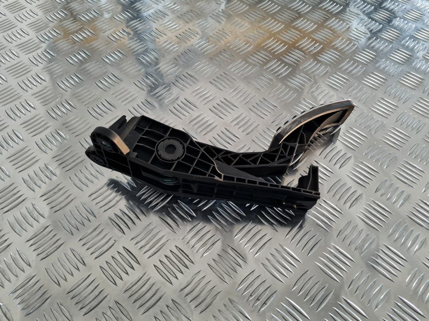 Gāzes pedālis priekš MERCEDES BENZ ML320 2006 SILVER 3 Gāzes pedālis priekš MERCEDES BENZ ML320 2006 SILVER