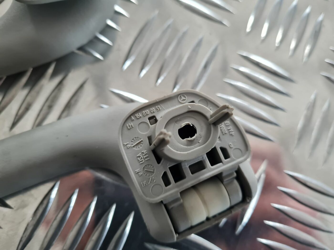 Salona rokturis griestos priekš MERCEDES BENZ ML320 2006 SILVER 3 Salona rokturis griestos priekš MERCEDES BENZ ML320 2006 SILVER