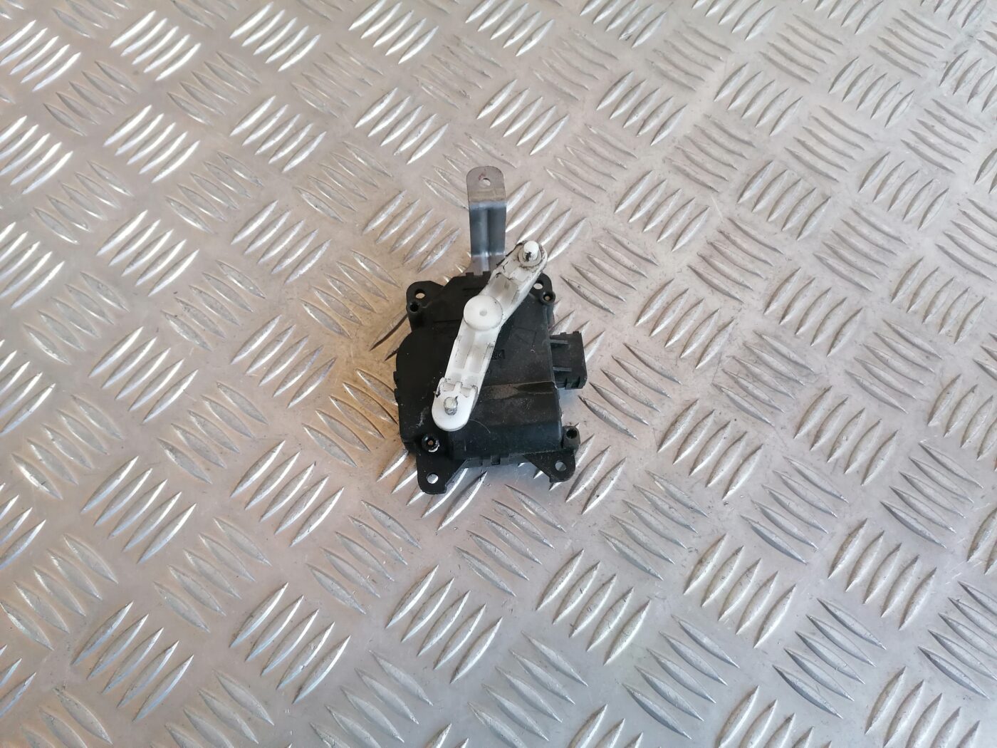 Apsildes sistēmas aktuators priekš HONDA ACCORD 2007 YR562P 1 Apsildes sistēmas aktuators priekš HONDA ACCORD 2007 YR562P