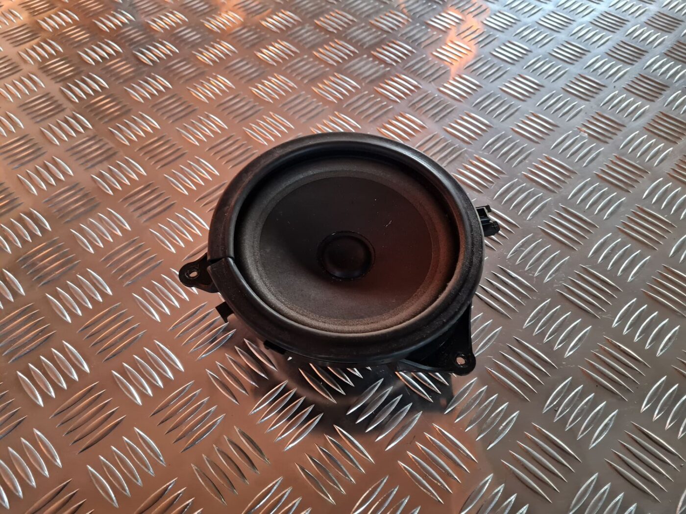 Durvju skaļrunis, apakšā priekš VOLVO V70 2002 ASHGOLD 1 Durvju skaļrunis, apakšā priekš VOLVO V70 2002 ASHGOLD