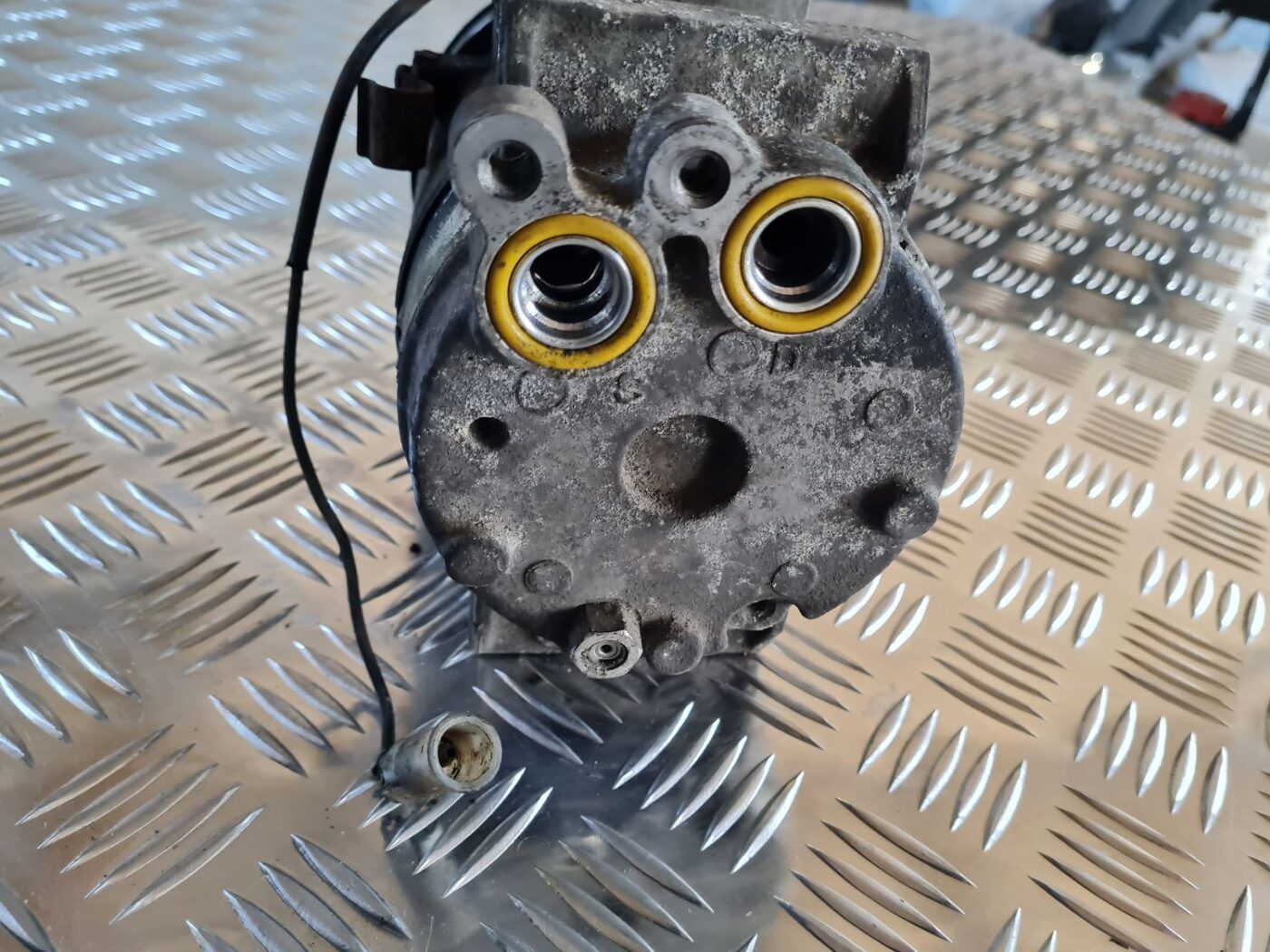 Gaisa kondicioniera kompresors priekš VOLVO V70 2002 ASHGOLD 2 Gaisa kondicioniera kompresors priekš VOLVO V70 2002 ASHGOLD